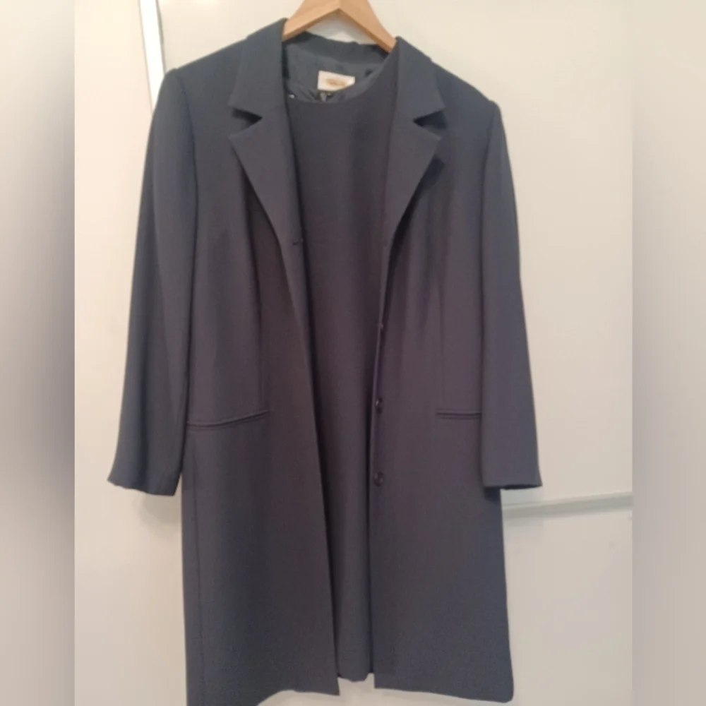 Talbots Women's TWO piece navy dress and suit coat set, size 10 - Picture 2 of 6